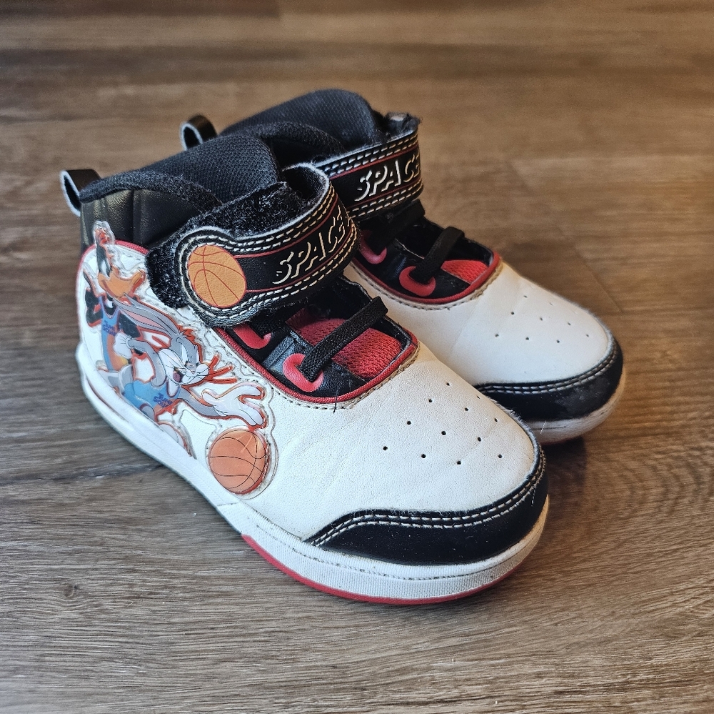Space Jam Boy's Lighted Hi-Top Sneaker, white/Black/Red size 9 in toddler